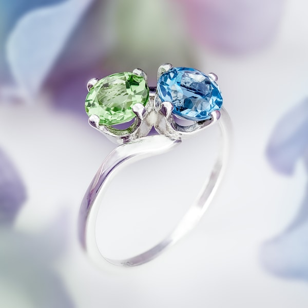 London Blue and Peridot Silver Ring. 6mm Rounds, Natural Gems. Dual gemstone. Unique, handmade ring style. Case and Gift Box.