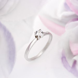 Classic solitaire ring.  4mm round diamond cut, white sapphire gemstone.  Great diamond alternative.  Sparkling gem.  Select size.