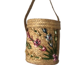 Vintage 1950’s Raffeta straw bag purse , round seashell floral Bag