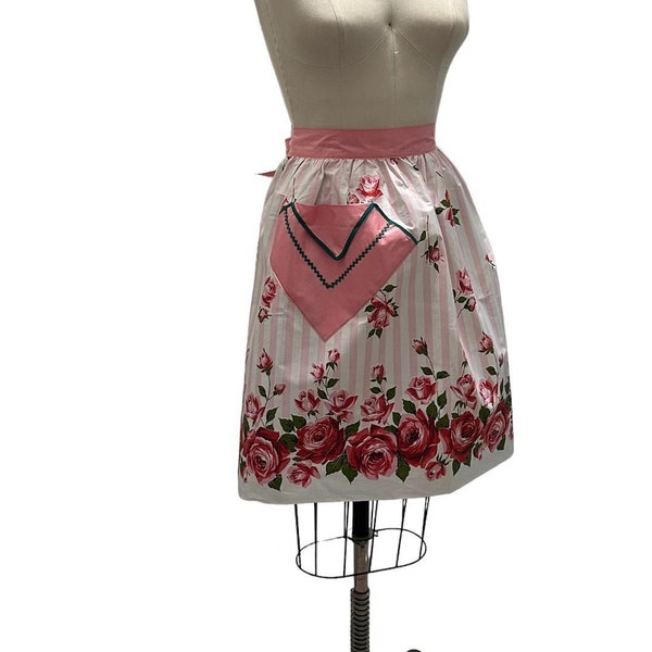 Pretty Pink Floral Rose Print Apron half Style 1950's Vintage, retro vintage