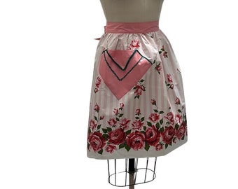 Pretty Pink Floral Rose Print Apron half Style 1950's Vintage, retro vintage