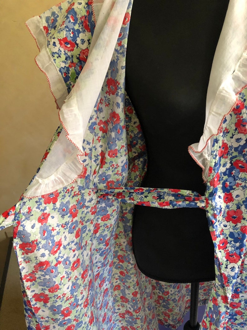 Vintage 50/'s Dress Floral Cotton Day Dress Ruffled Front medium Wrap Dress