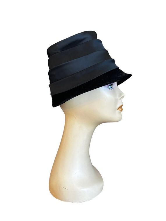 Vintage 1960’s Black Velvet Satin Turban Style hat