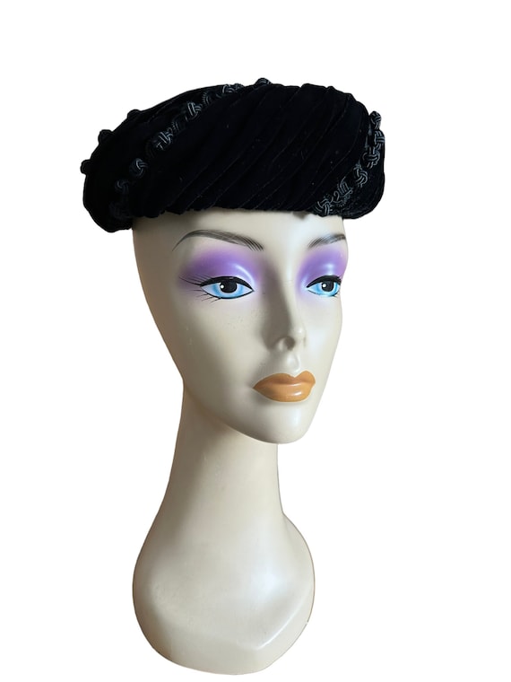 Vintage Black Velvet Hat, Pillbox, bumper, 1940’s 