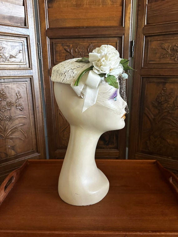 Vintage 1940’s White lace  floral hat, Fascinator… - image 7