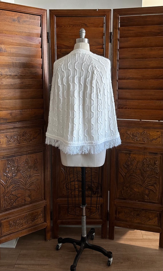 Vintage White Knit Spring Cape, Poncho, 1960’s Vi… - image 8