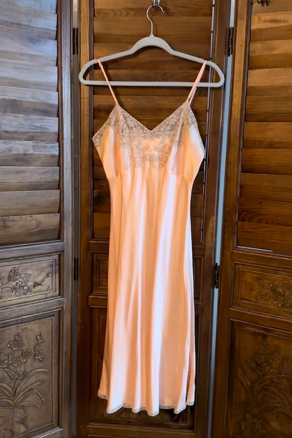 Vintage 1930’s Peach Satin Slip