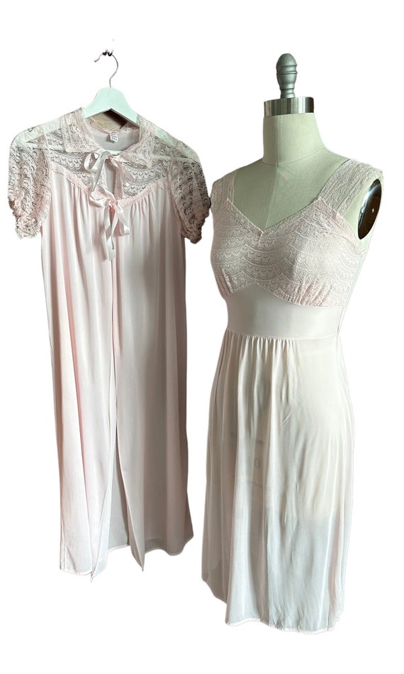 Vintage Pink Peignoir Set, Robe and Nightgown, nev