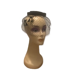Vintage 1950&#39;s black cocktail hat with face netting veil, midcentury