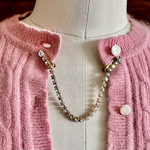 Vintage 50s Pink Crystal Cardigan Sweater Clip/Guard Vintage Pink Resin Heart Sweater Clip: Gold Tone Chain  main image 3