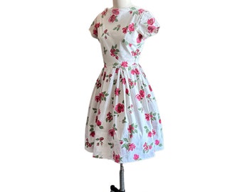 Vintage 1950’s spring floral dress,  cotton material Rose print , Barbette label