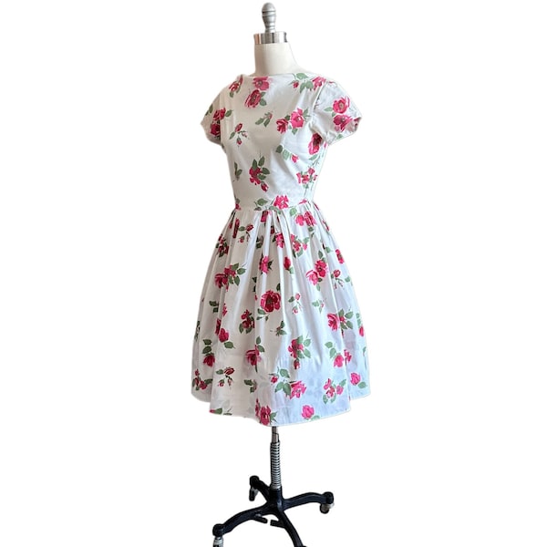 Vintage 1950’s spring floral dress,  cotton material Rose print , Barbette label