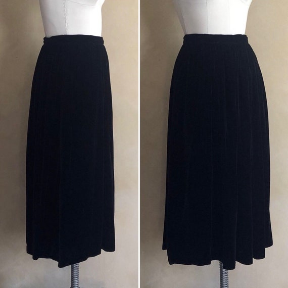 Vintage Black Velvet Skirt 1980’s - label: Flora K