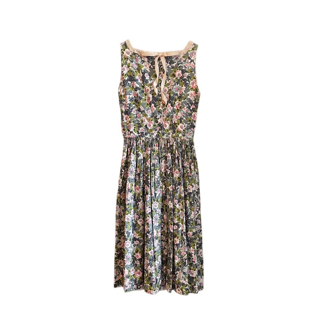 Medium 1950s Pink Floral Stripe Dress Sleeveless Casual Summer Fit and Flare Day Dress
