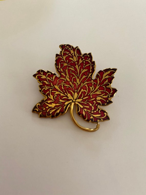 Vintage Pin signed MMA fall Leaf gold ,enameled