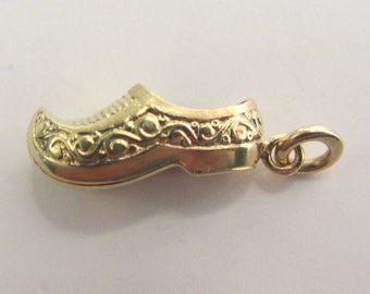 Amazing 14k Solid Gold 3D Ornate Repousse Turkish Shoe or Dutch Clog Shoe Charm Pendant - 2.20 Grams - See Photos