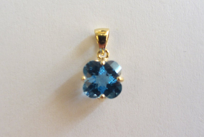 Amazing 14k Solid Gold Swiss Blue Topaz Checkerboard Faceted Square with Rounded Corners Pendant Please See Photos