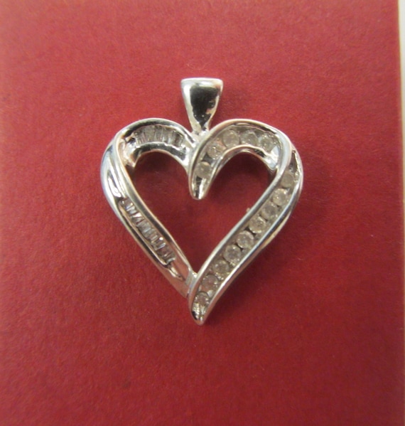 Vintage 10k Solid White Gold Diamond Heart Pendant - 2.72 Grams - See Photos