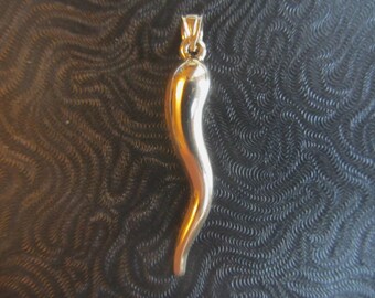 New 14k Solid Gold XL Large 2&quot; 3D Italian Cornicello Protective Good Health Hollow Charm Pendant - 1.48 Grams - Please See Photos