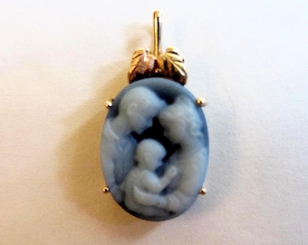 10k Solid Yellow Gold Parents and Child Agate Blue & White, Black Onyx Back Small - Black Hills Gold Pendant - 1.90 Grams - See Photos