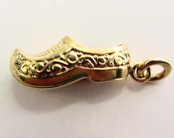 Amazing 14k Solid Gold 3D Ornate Repousse Turkish Shoe or Dutch Clog Shoe Charm Pendant - 2.20 Grams - See Photos