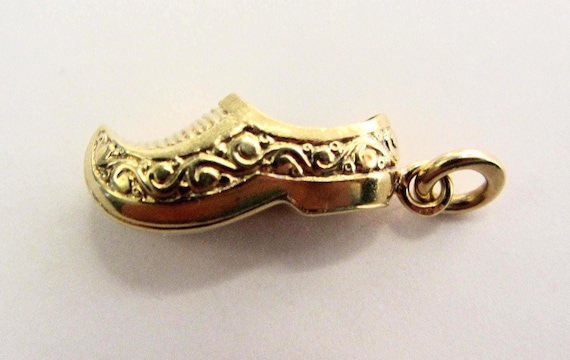 Amazing 14k Solid Gold 3D Ornate Repousse Turkish Shoe or Dutch Clog Shoe Charm Pendant - 2.20 Grams - See Photos