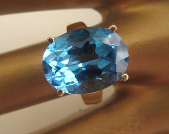 10k Solid Gold Beautiful Swiss Blue Topaz Cocktail Ring - Sz 7+ - China - 5.73 Grams - Please See Photos