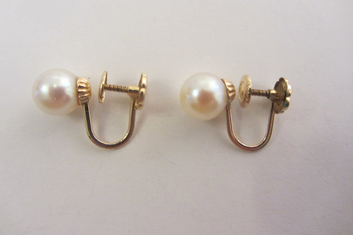 Pearl Studs in Yellow or White Gold - Aurate