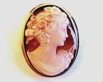 Sweet 18k Solid Yellow Gold Carved Shell Cameo Pendant Brooch - 5.33 Grams - 1970 - See Photos