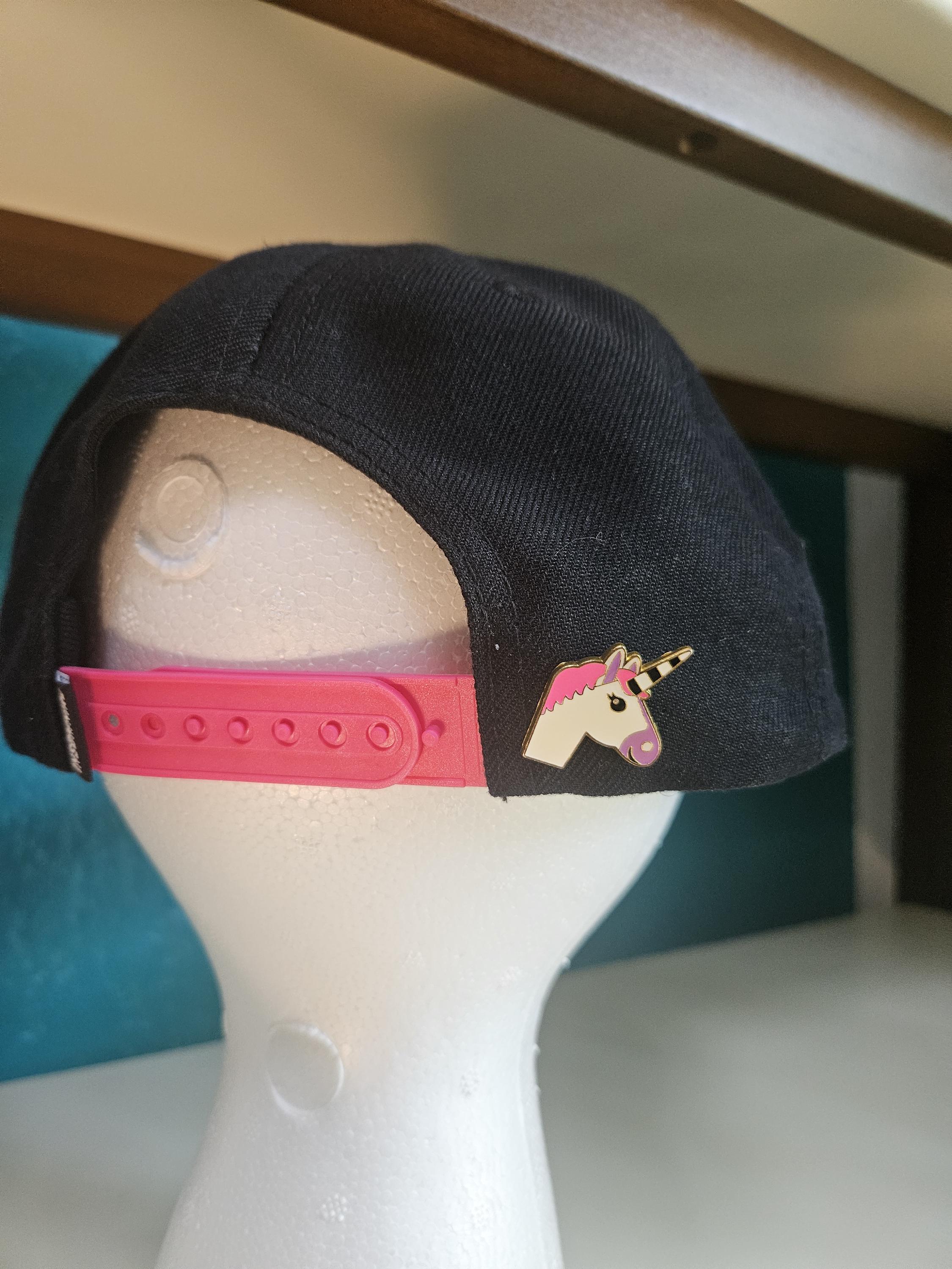 Edc hat with pins Edc hat : r/EDC main image 3
