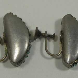 Green rhinestone earrings, vintage emerald green pave rhinestones in silver-toned metal, screwback, vintage rhinestone earrings image 4