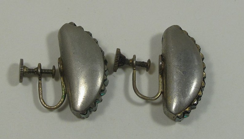 Green rhinestone earrings, vintage emerald green pave rhinestones in silver-toned metal, screwback, vintage rhinestone earrings image 4