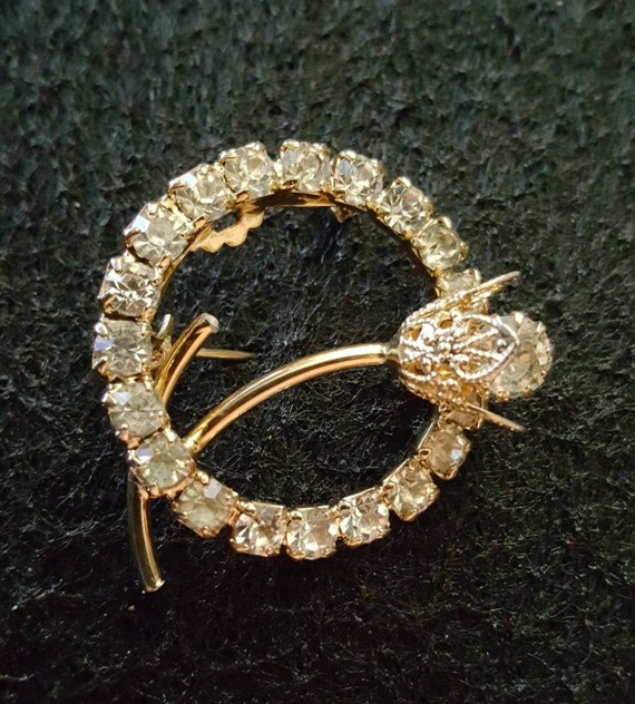 circular brooch