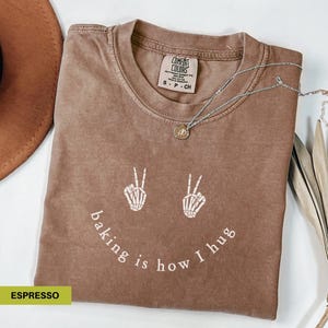 Baking lover shirt, Funny baking shirt, baking it&#39;s how I hug shirt, funny baker gift, Cookie lover shirt, cookie shirt, chef gifts