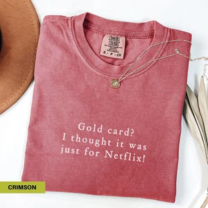 Camiseta com citação política em cartão dourado, camiseta da era de ouro da América, camisetas engraçadas pró-democracia, camiseta com humor negro sarcástico e cores confortáveis