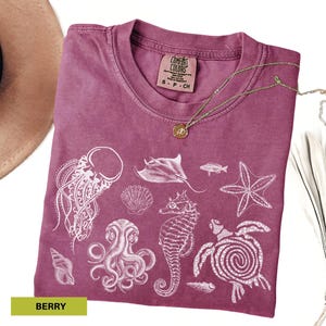 Sea animals 90s vintage style tshirt Retro comfort colors Ocean Y2k shirt Sea turtle shirt Sea creature shirt Coastal graphic tees Sea shell
