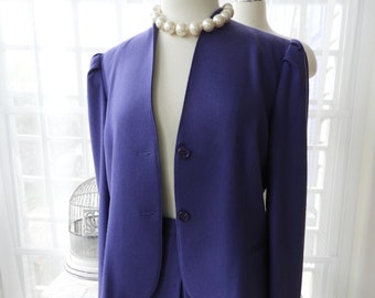 Tailleur jupe en laine violette dames VTG des années 1970 | Manteau de costume blazer sans col VTG | Ensemble complet de costumes VTG doublé à manches bouffantes sz M