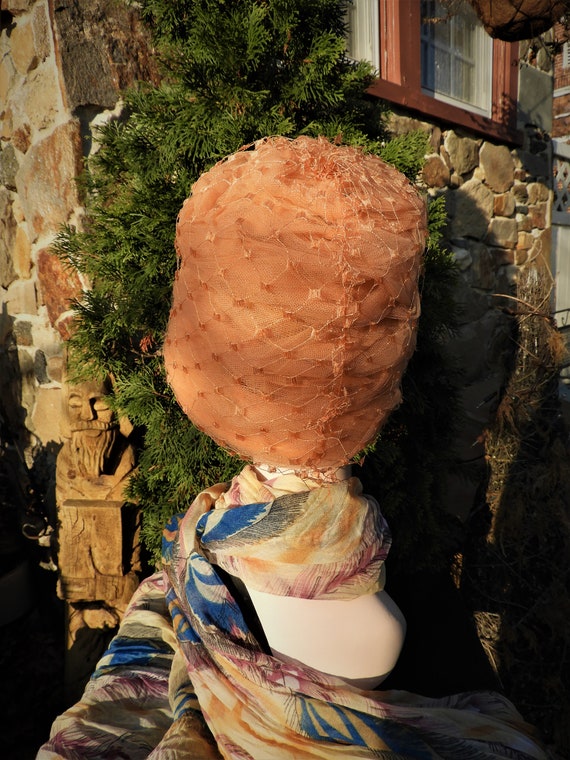 Vtg Tulle Peach Hat, Veiled Bucket Cloche Style H… - image 6