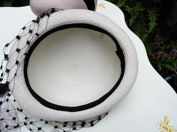 1940's White & Black Bumper Hat, Velvet Ribbon Wo… - image 9