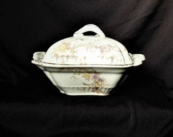 Plato con tapa de John Maddock & Sons, de loza transferible, vintage, con detalle floral