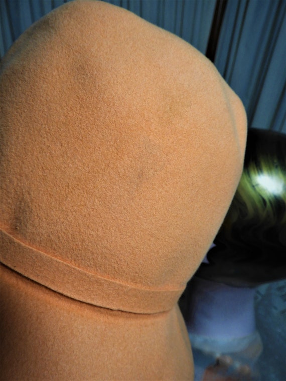 Vtg Cloche Hat, Peach Felted Hat, Linda Farrell N… - image 10