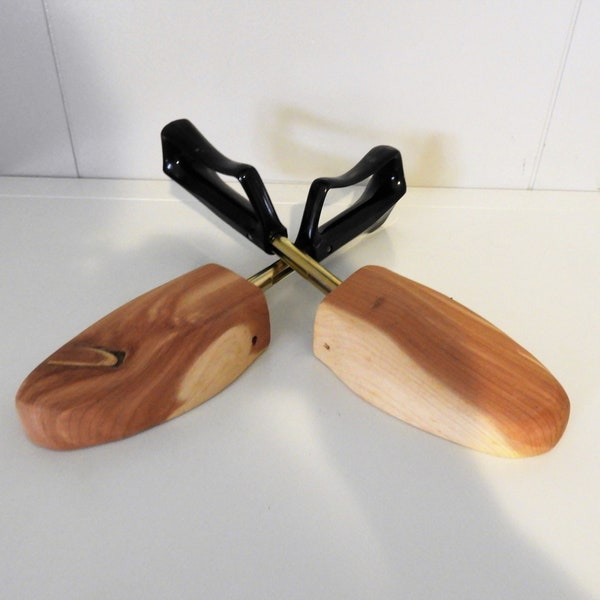 Vtg Cedar Shoe Stretchers, Vtg Adjustable Handled Wood Shoe Stretchers, Vtg Florsheim Cedar Shoe Stretchers One Size