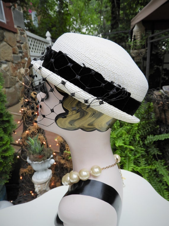 1940's White & Black Bumper Hat, Velvet Ribbon Wo… - image 4