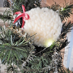 NICE Set of 4 Vtg Le Mouton Sheep Ornaments Christmas Tree Decor 3 White 1 Black Sheep in Box 4x3