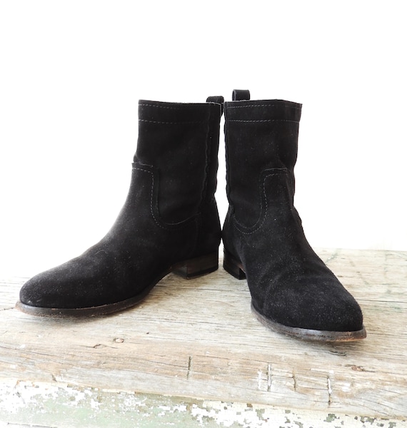 Frye, Vtg Ladies Black Suede Ankle Boots Frye Cara Pull-On sz 8.5M