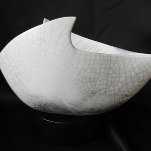 Jarrón/recipiente de cerámica artística Raku de arcilla blanca, vintage, firmado por Jan Jacque, 9" x 5.5"