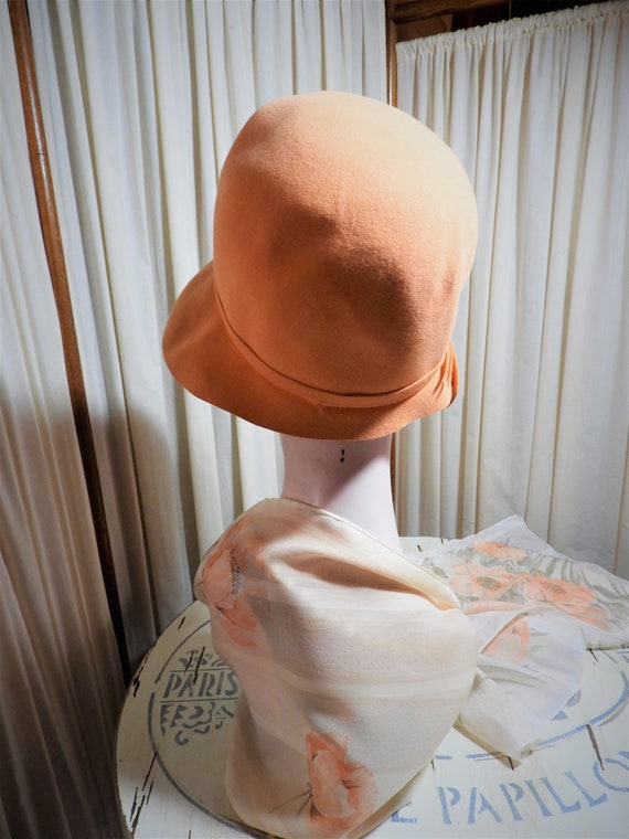 Vtg Cloche Hat, Peach Felted Hat, Linda Farrell N… - image 5