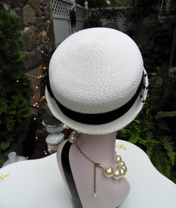 1940's White & Black Bumper Hat, Velvet Ribbon Wo… - image 5