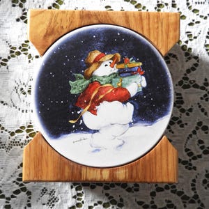 ANCIEN NOUVEAU STOCK Ensemble de sous-bocks des Fêtes | Dessous de verre bonhomme de neige en céramique VTG | Ensemble de sous-bocks doublés de liège Cypress Home dans une boîte de 4 po. de diamètre