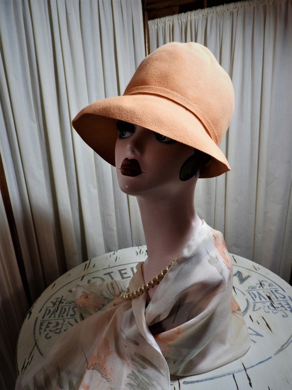 Vtg Cloche Hat, Peach Felted Hat, Linda Farrell N… - image 4
